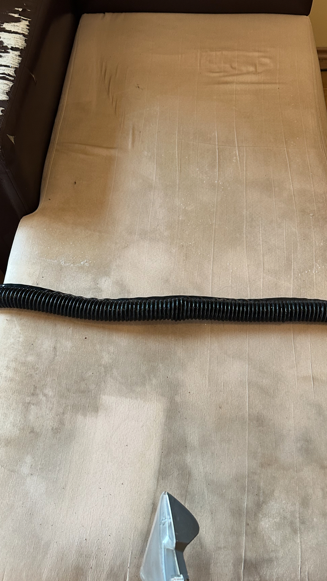 Before photo for Пране на мека мебел и килими