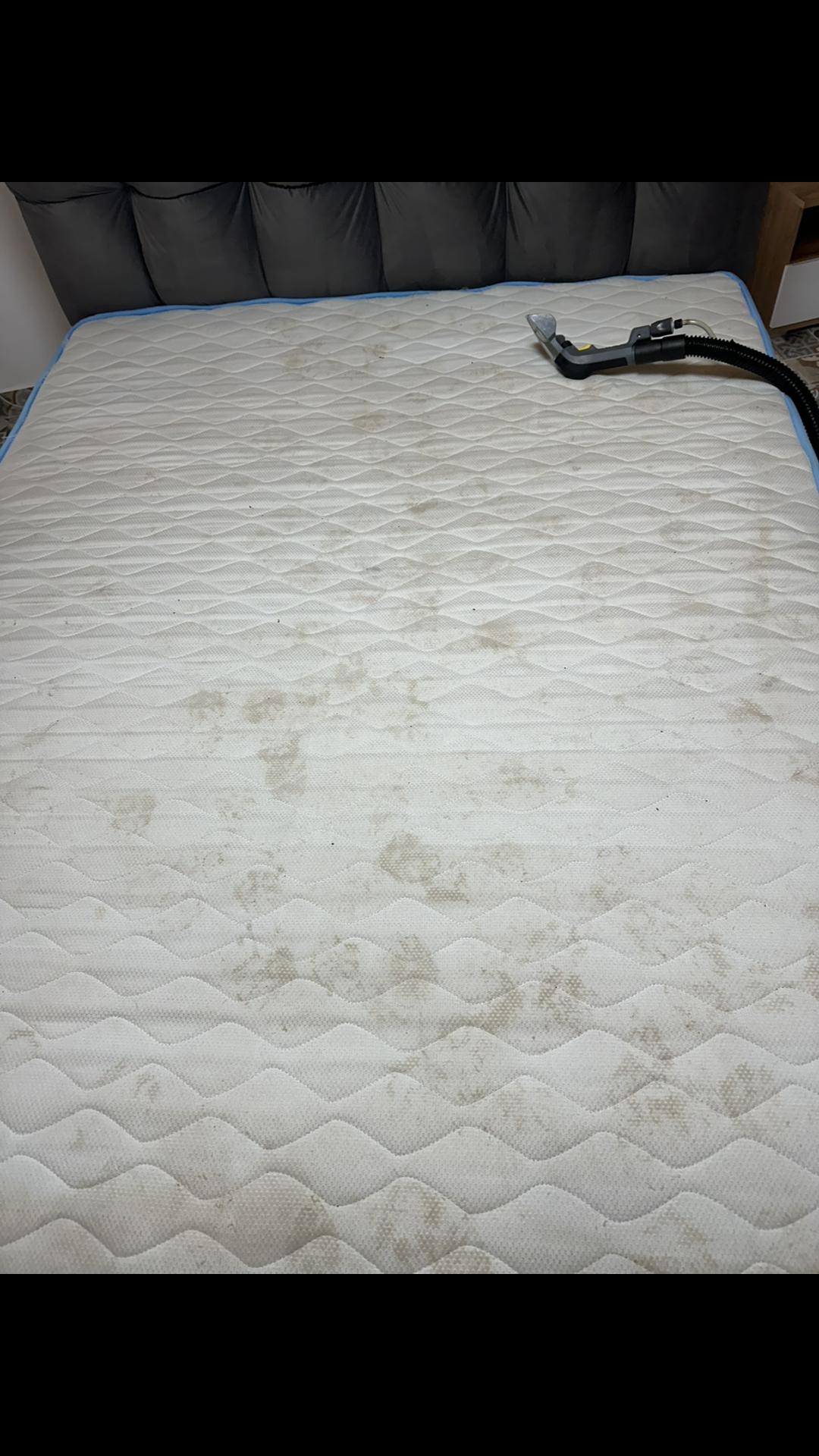 Before photo for Пране на мека мебел и килими