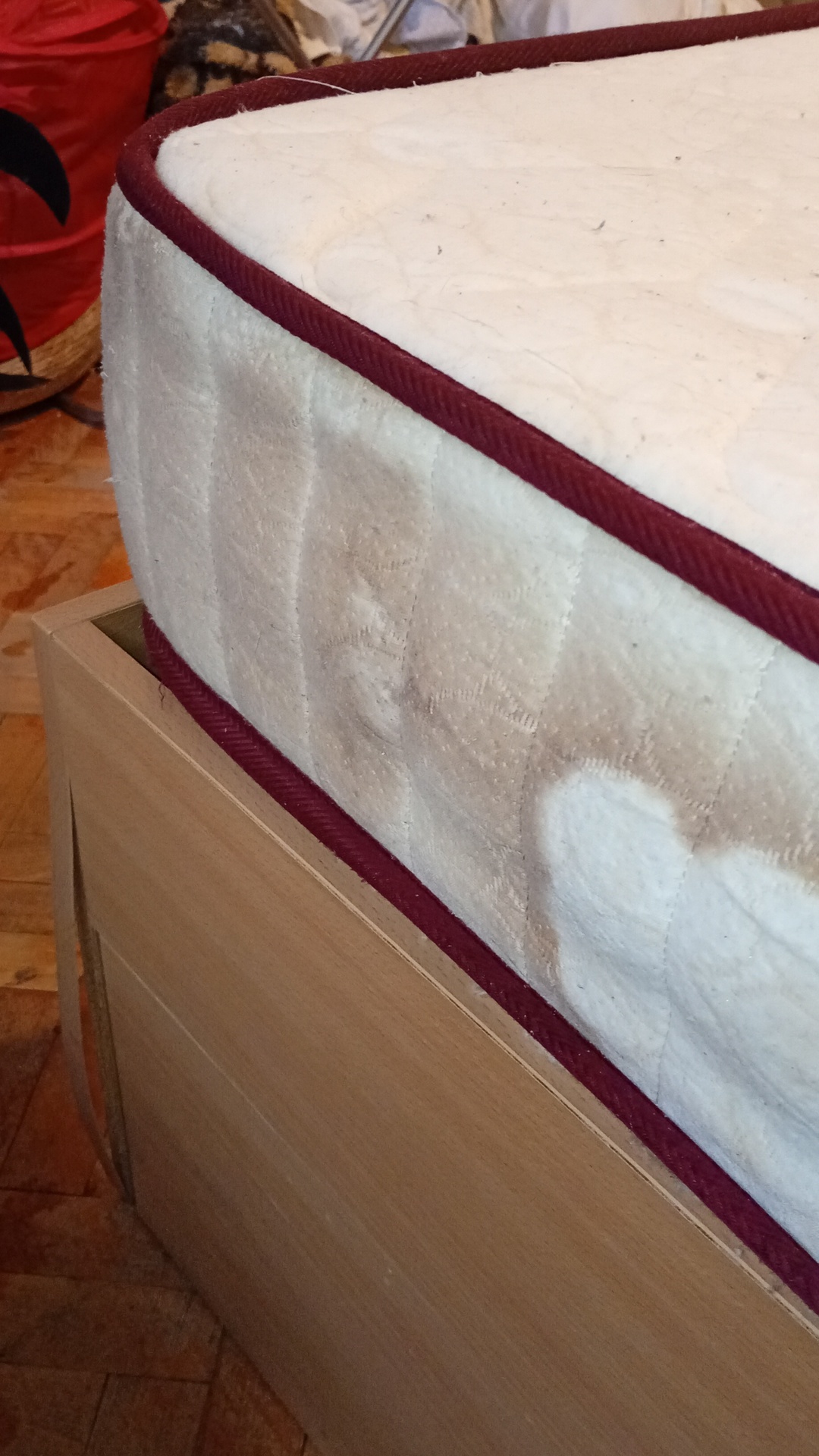 Before photo for Пране на мека мебел и килими