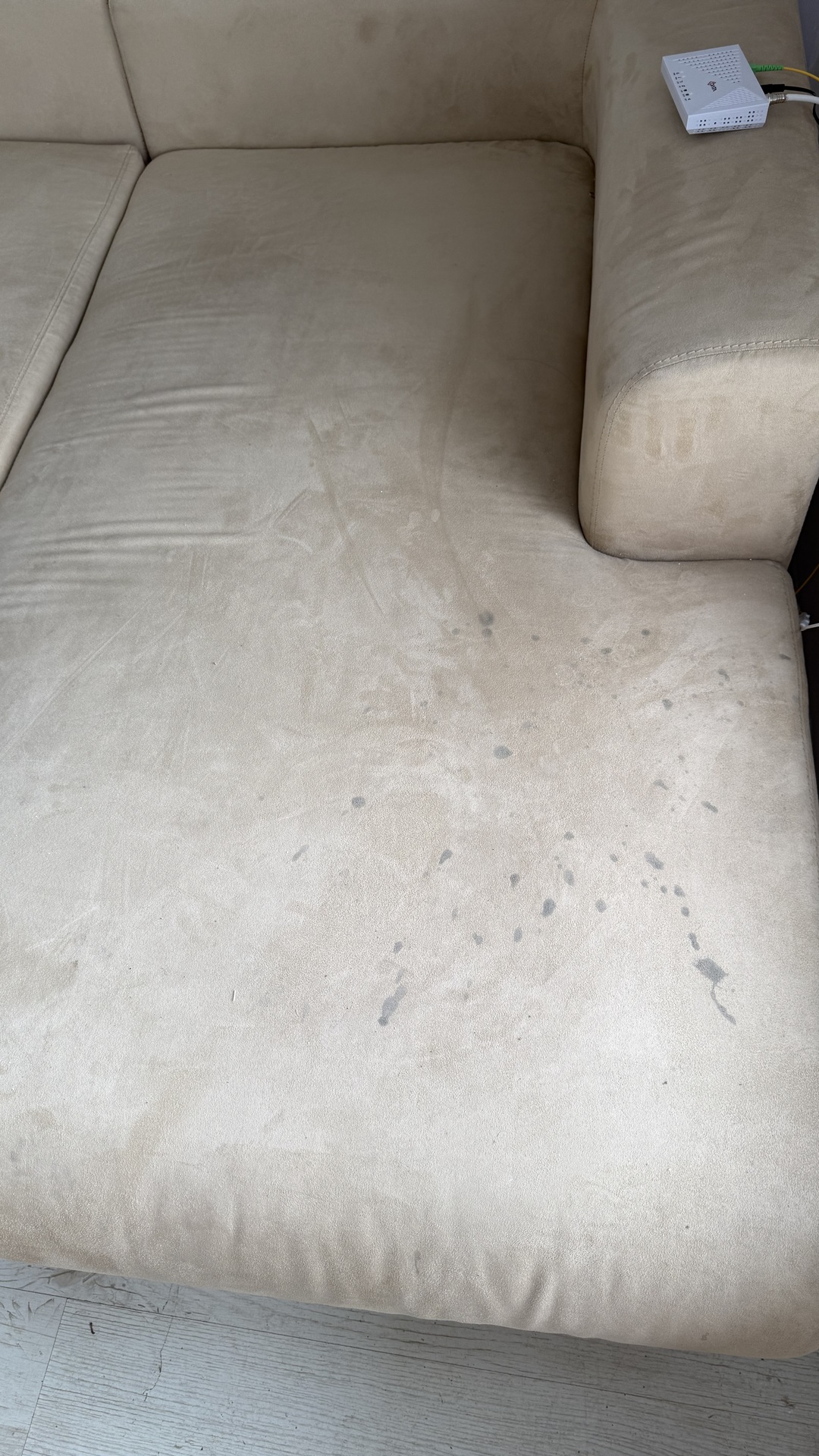 Before photo for Пране на мека мебел и килими